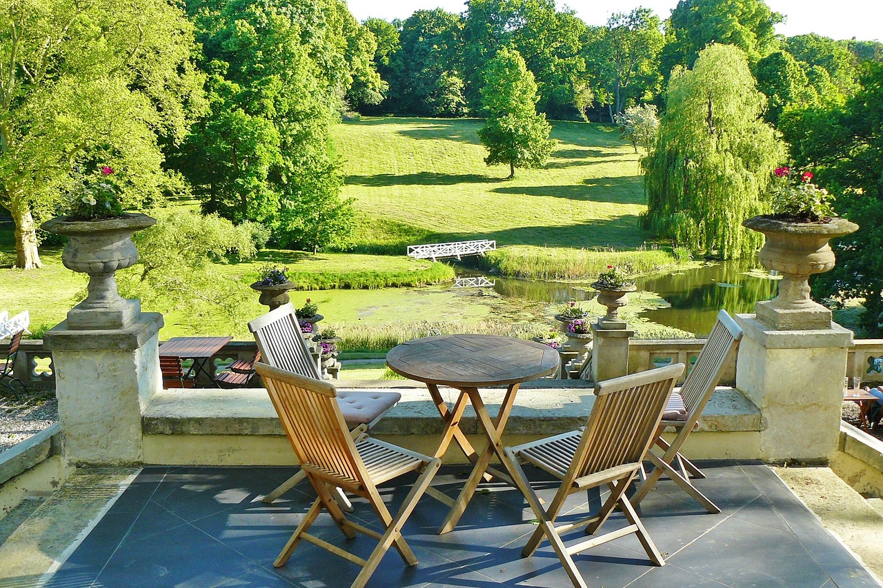 OUTDOOR LIVING &amp; PATIO